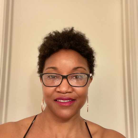 Meet your Posher, Kay - Picture 5 of 5